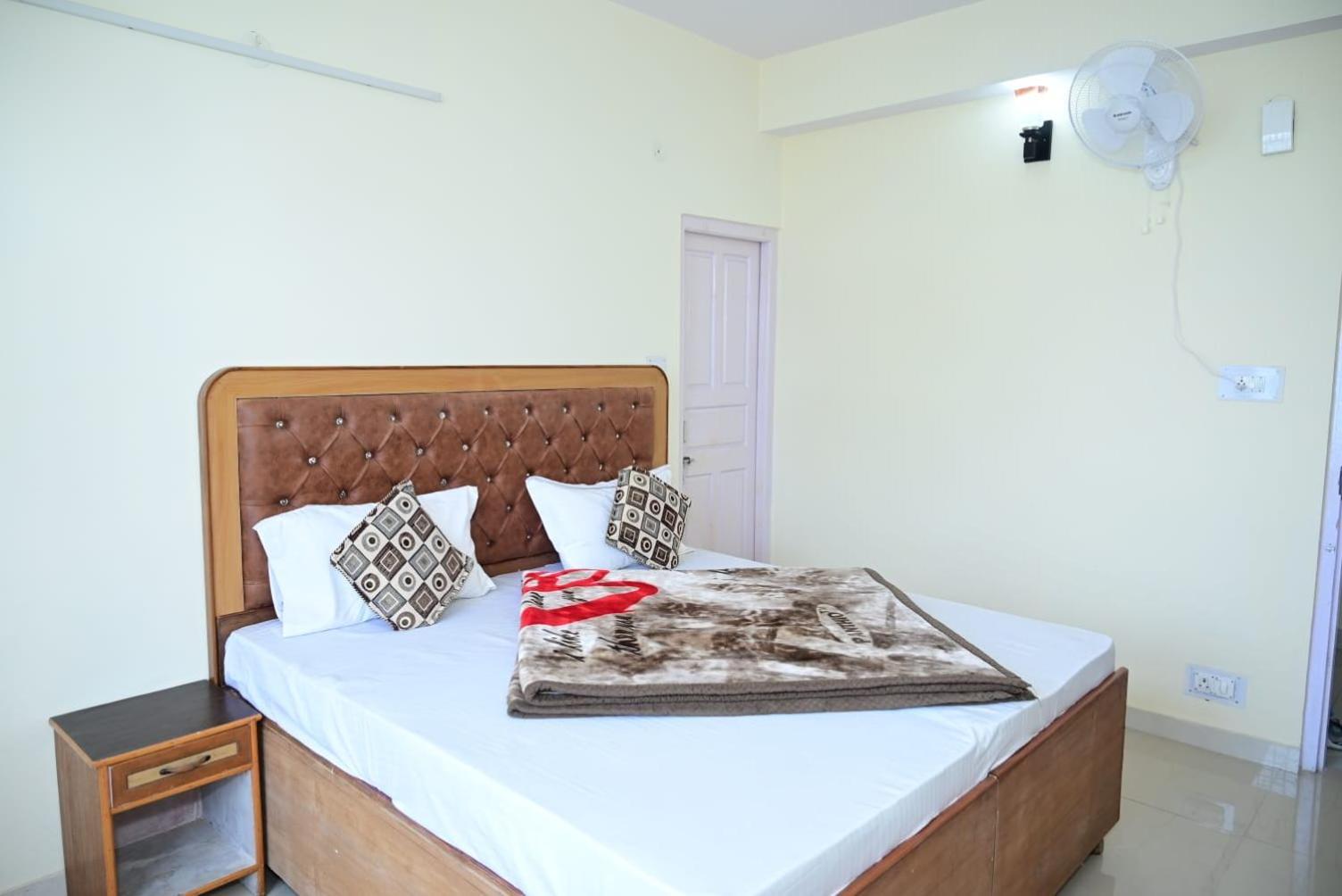 Krishna B&B Near Mall Road シムラー エクステリア 写真