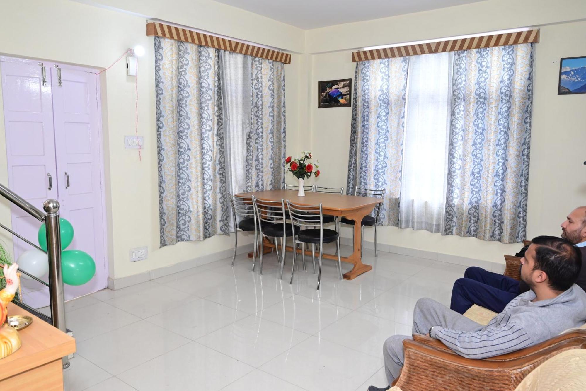 Krishna B&B Near Mall Road シムラー エクステリア 写真