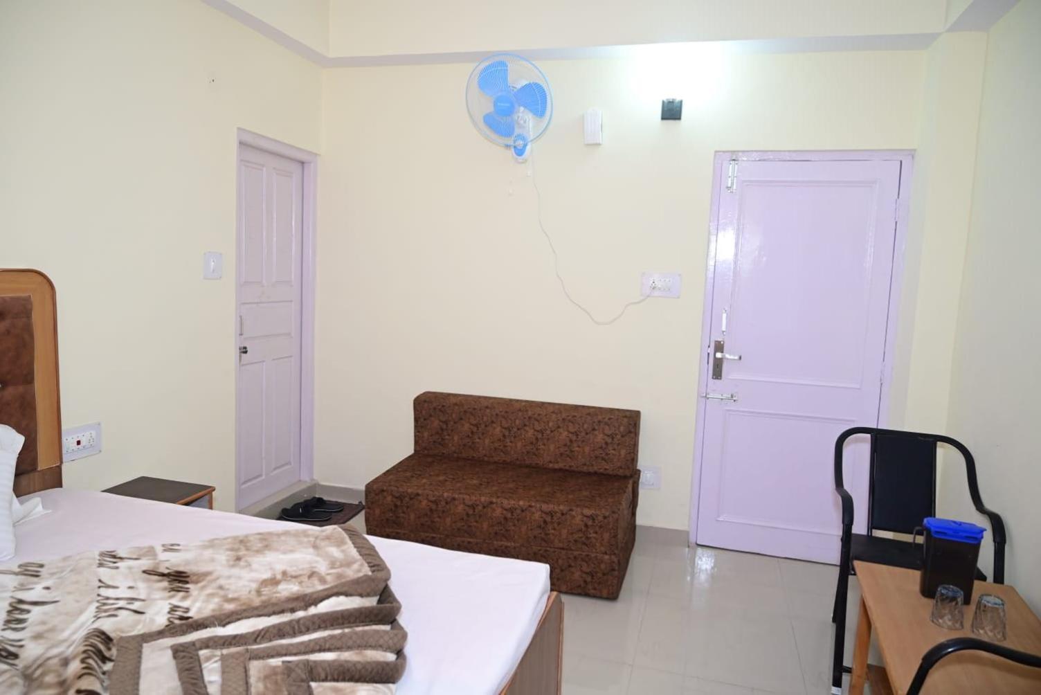Krishna B&B Near Mall Road シムラー エクステリア 写真