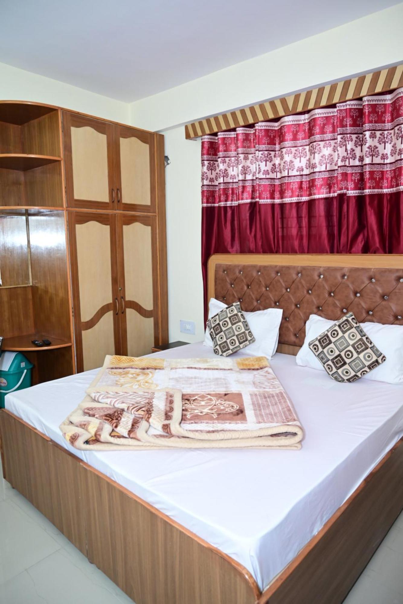 Krishna B&B Near Mall Road シムラー エクステリア 写真