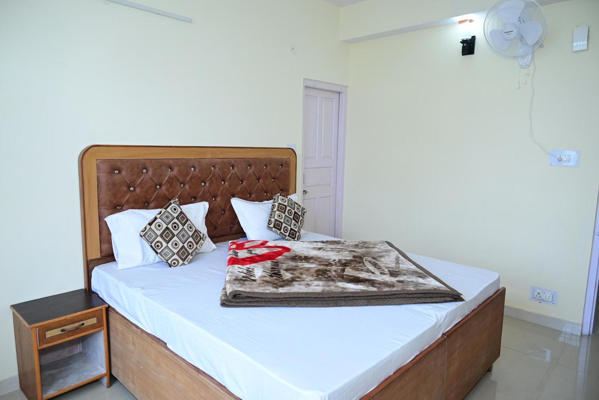 Krishna B&B Near Mall Road シムラー エクステリア 写真