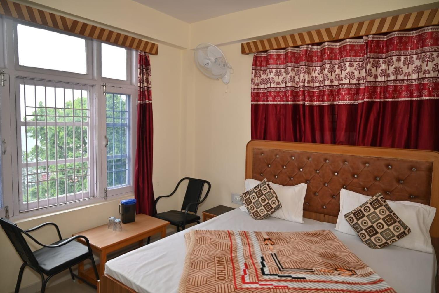 Krishna B&B Near Mall Road シムラー エクステリア 写真