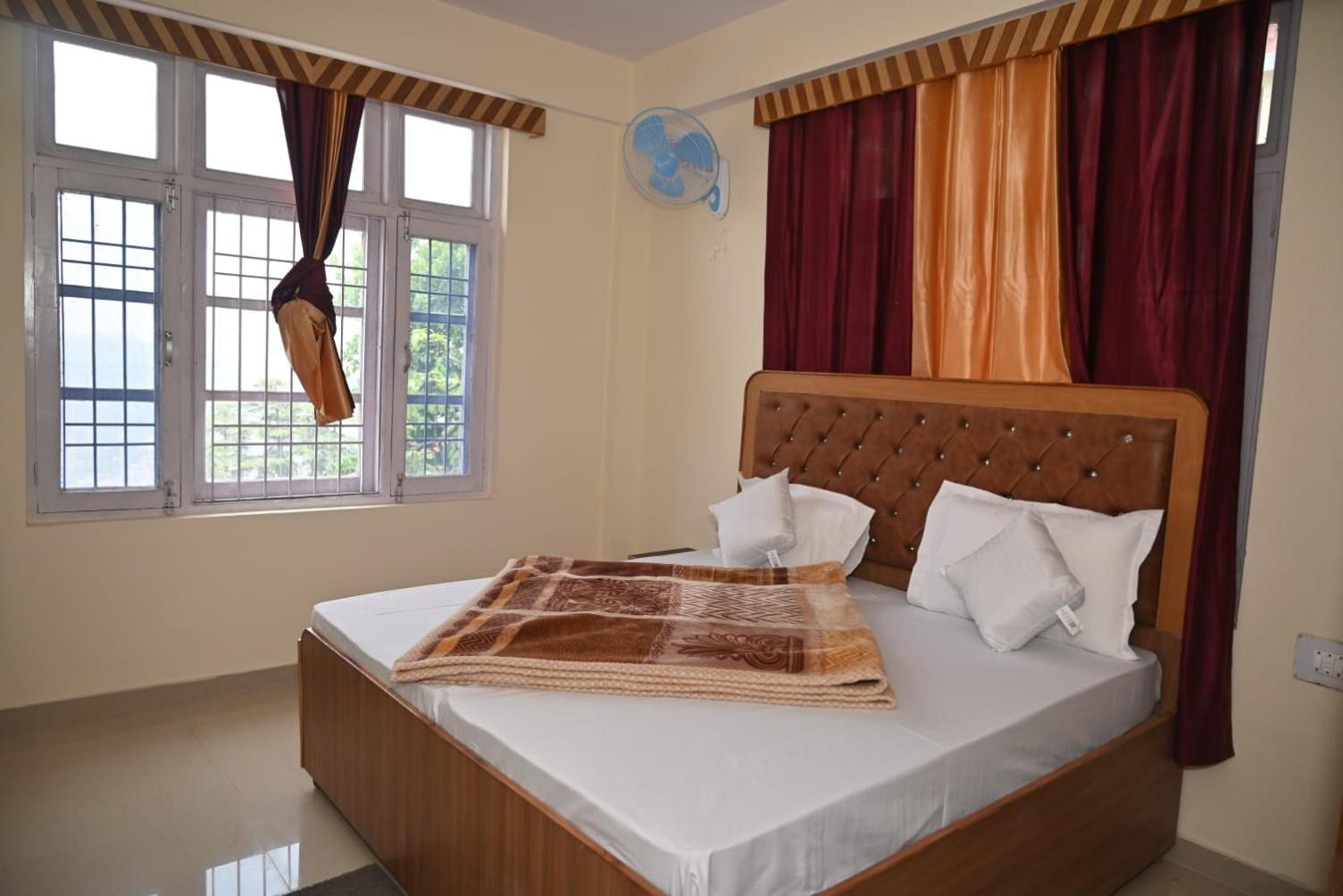 Krishna B&B Near Mall Road シムラー エクステリア 写真
